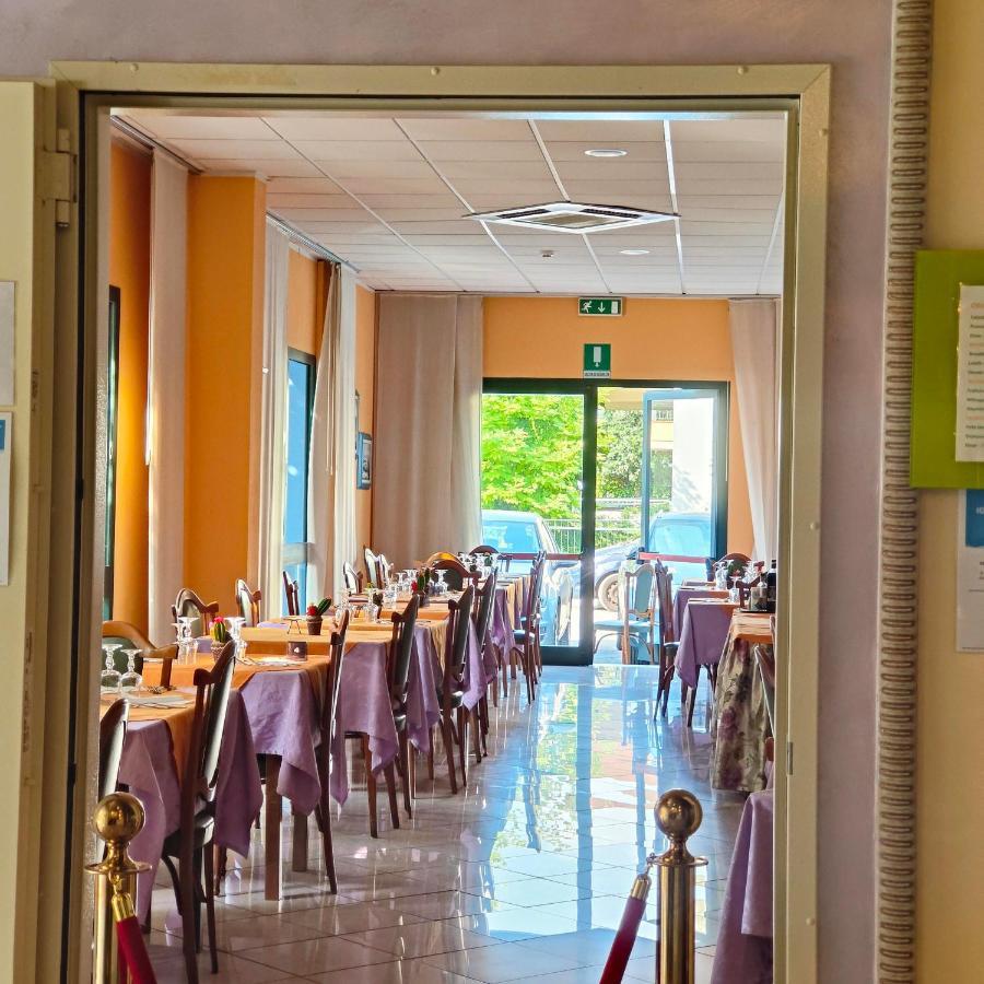 Hotel Marittimo Rimini Luaran gambar