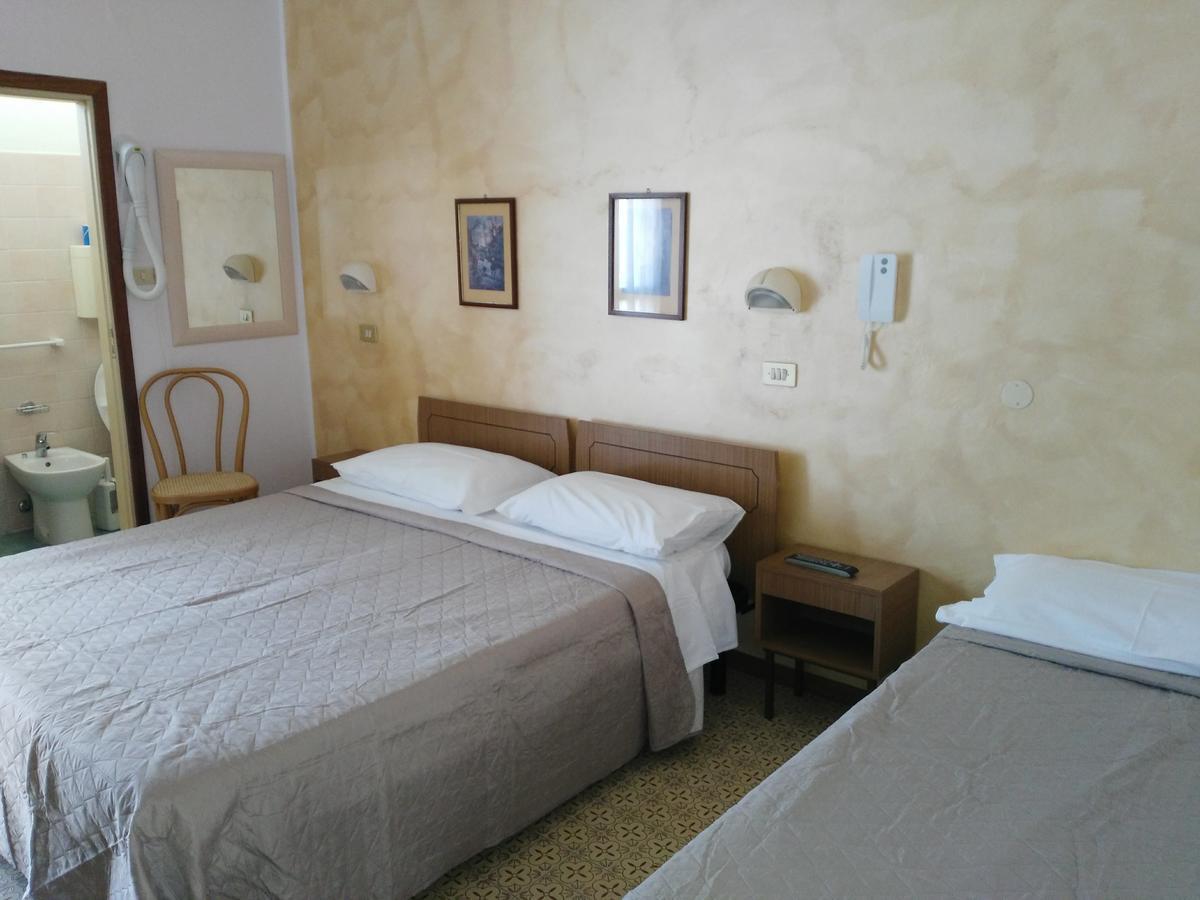 Hotel Marittimo Rimini Luaran gambar