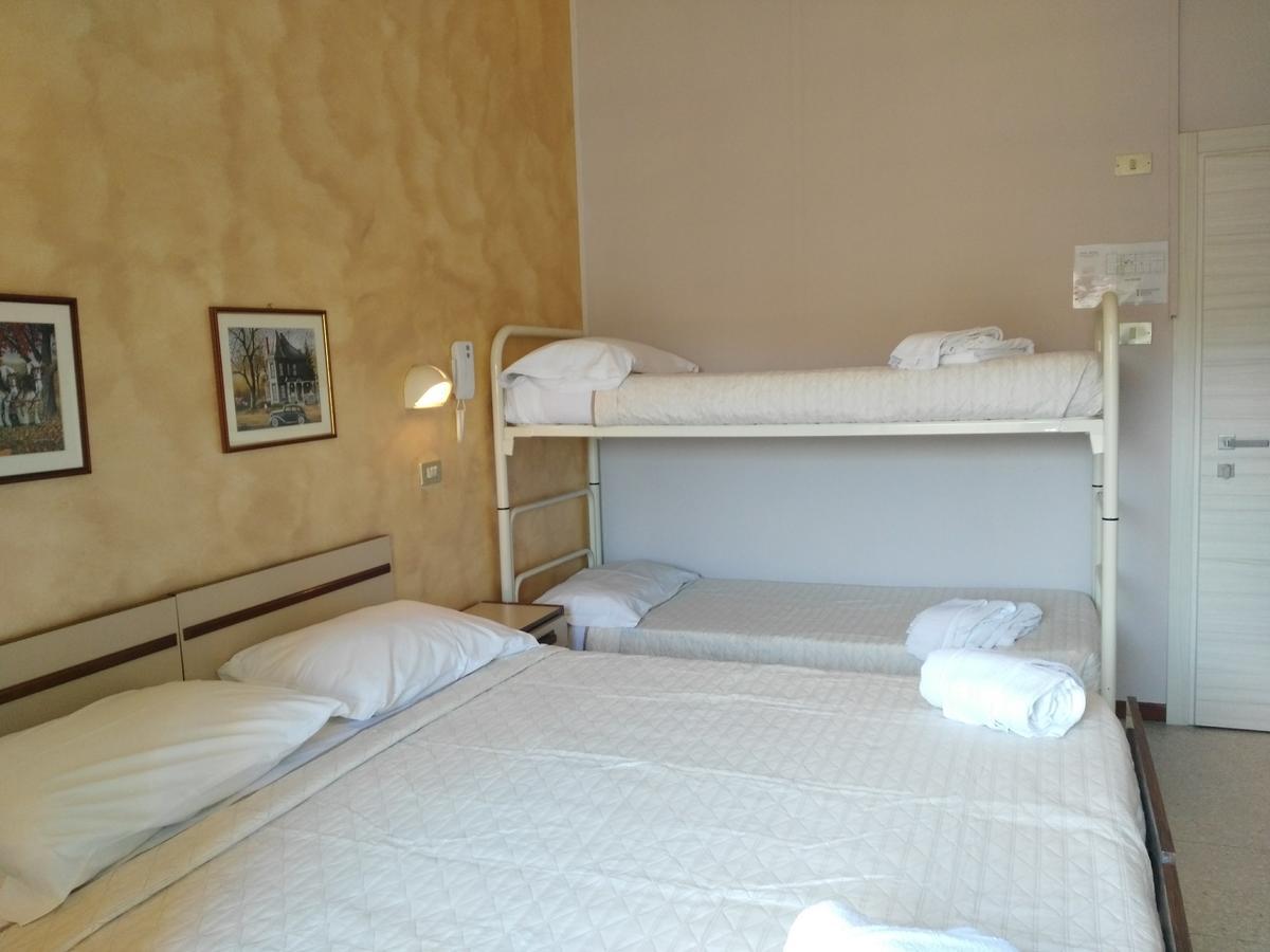 Hotel Marittimo Rimini Luaran gambar