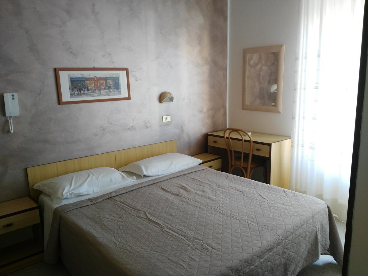 Hotel Marittimo Rimini Luaran gambar