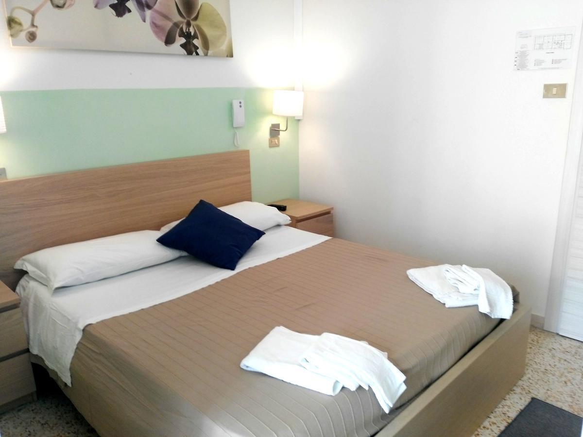 Hotel Marittimo Rimini Luaran gambar