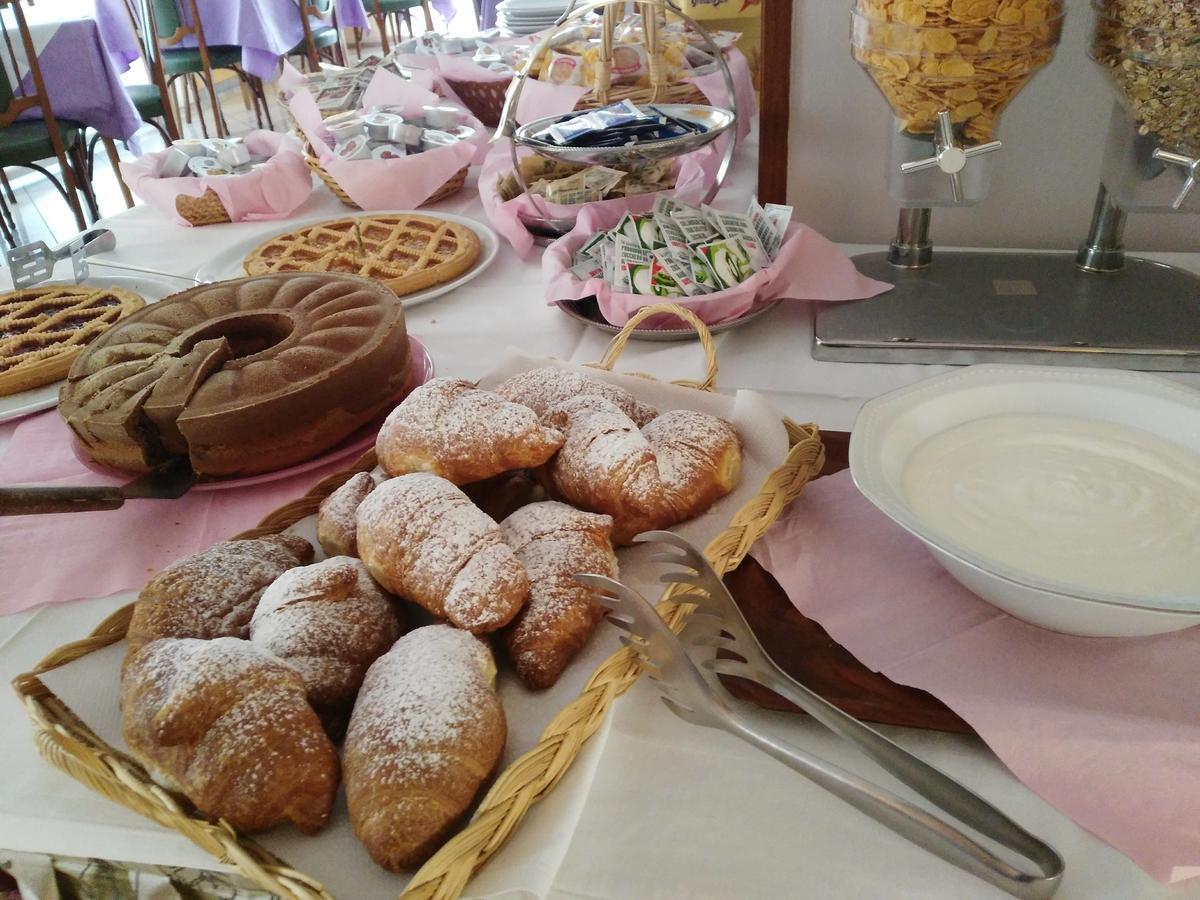 Hotel Marittimo Rimini Luaran gambar