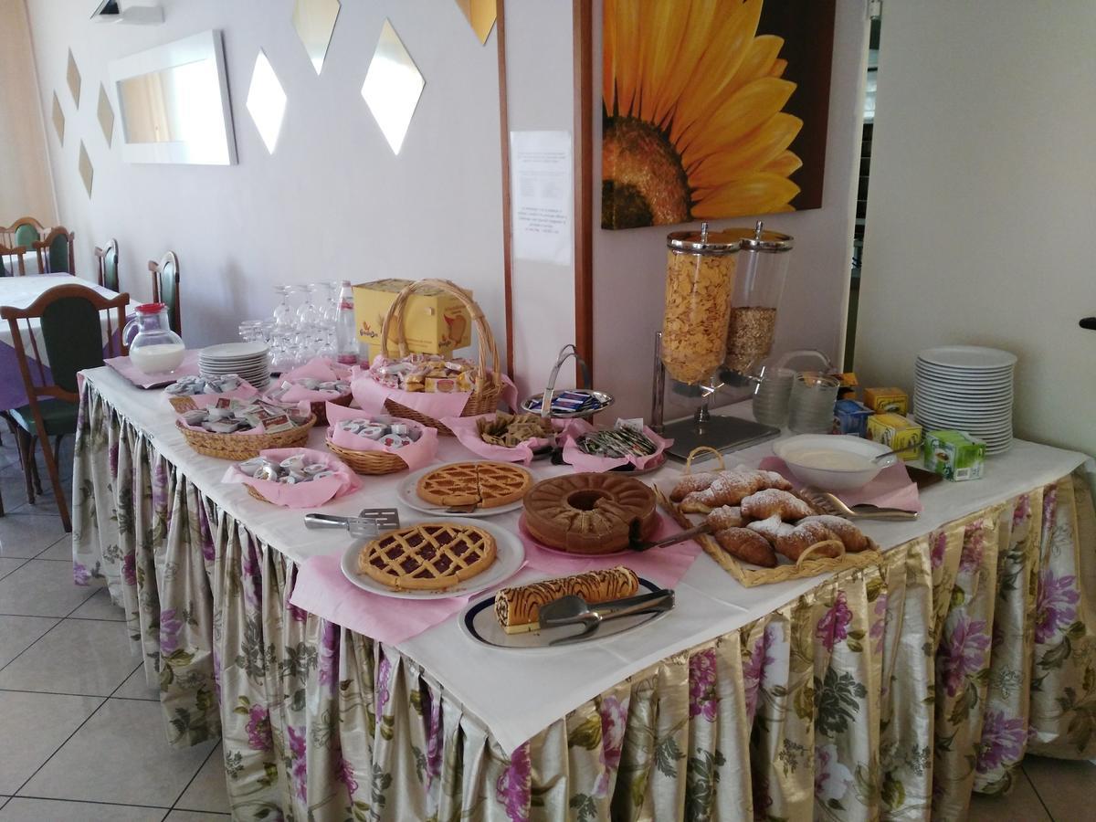 Hotel Marittimo Rimini Luaran gambar