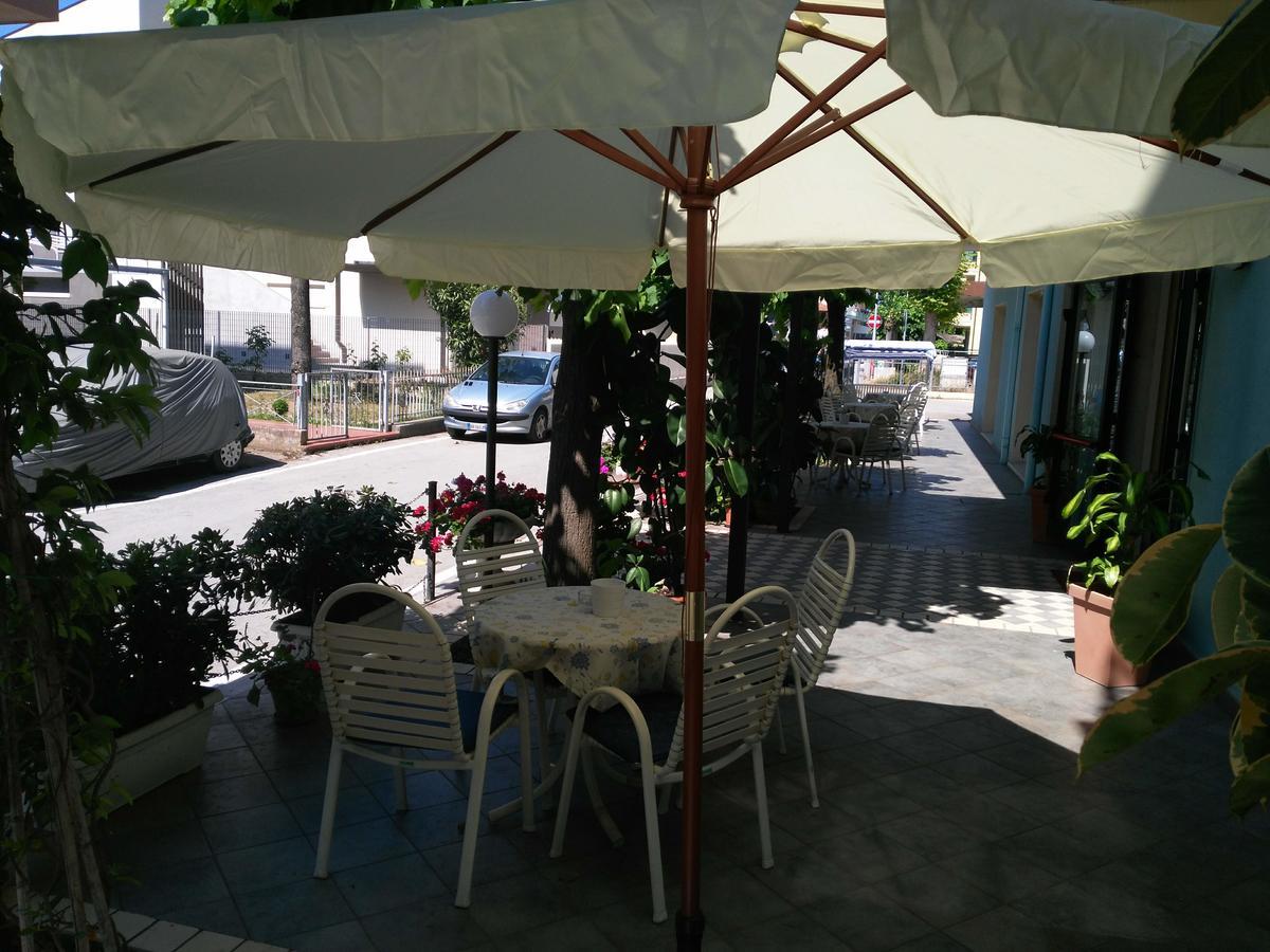 Hotel Marittimo Rimini Luaran gambar