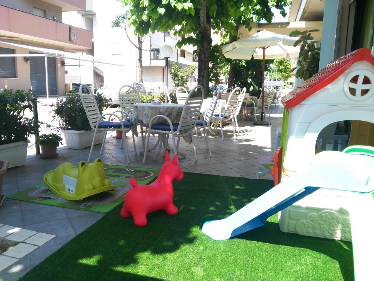 Hotel Marittimo Rimini Luaran gambar