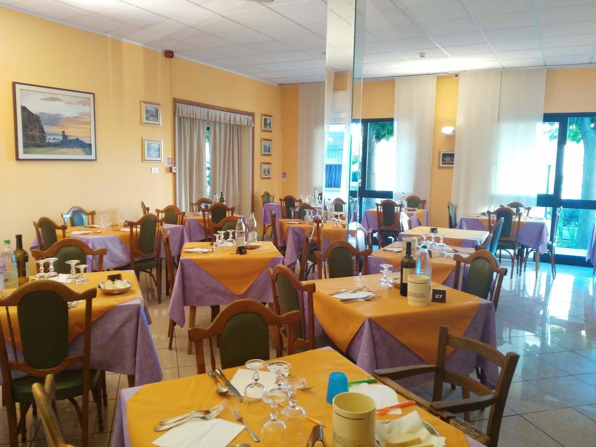 Hotel Marittimo Rimini Luaran gambar