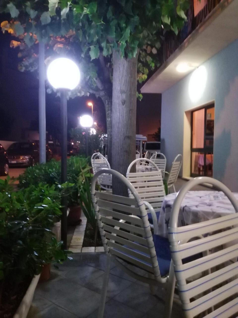 Hotel Marittimo Rimini Luaran gambar