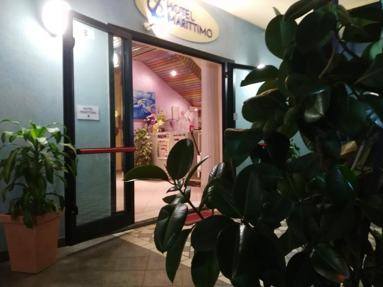 Hotel Marittimo Rimini Luaran gambar