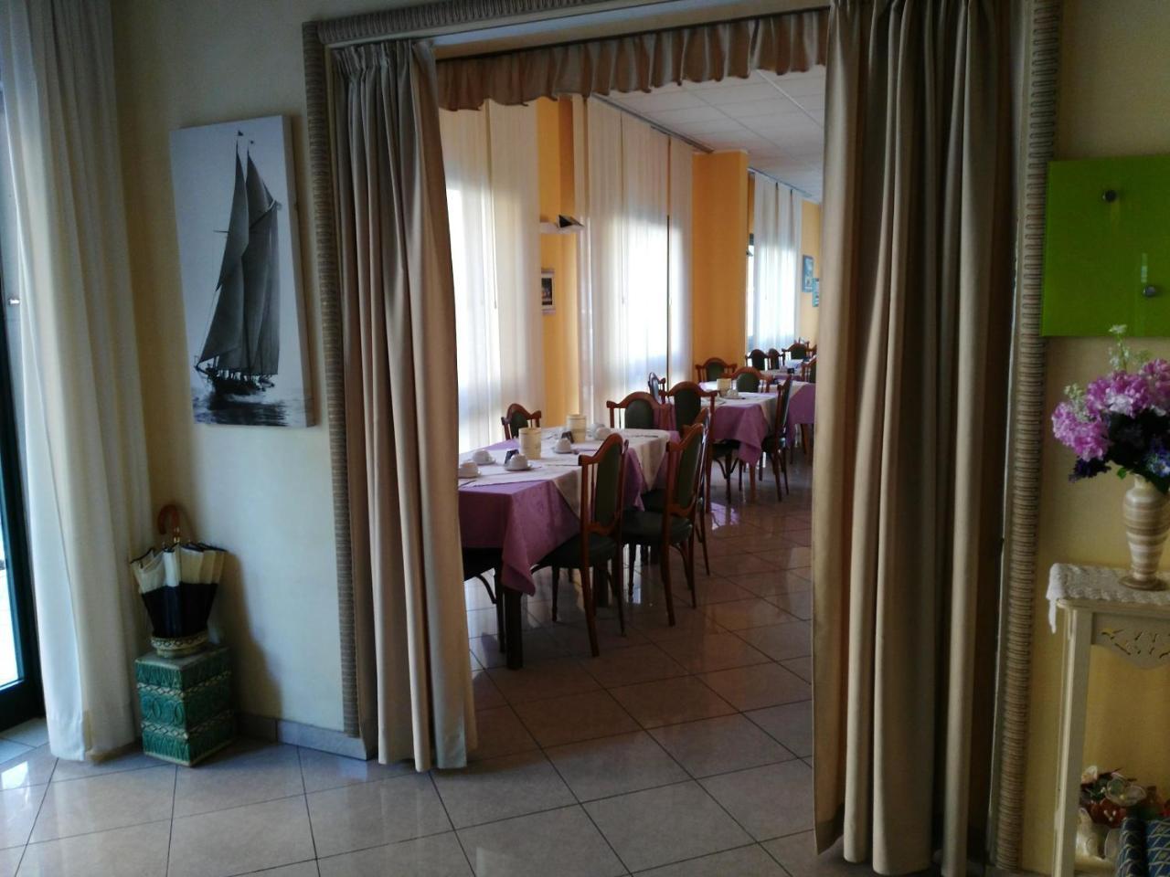 Hotel Marittimo Rimini Luaran gambar