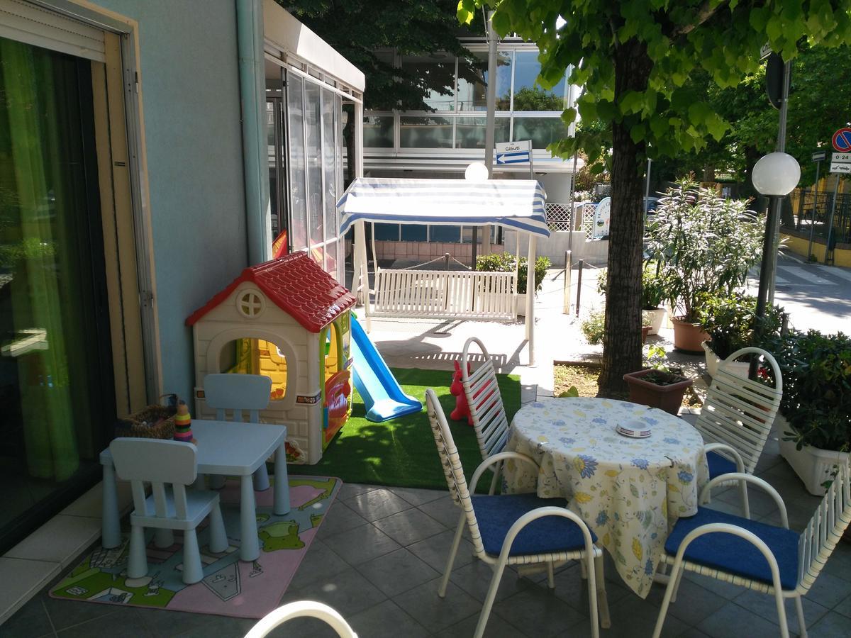 Hotel Marittimo Rimini Luaran gambar