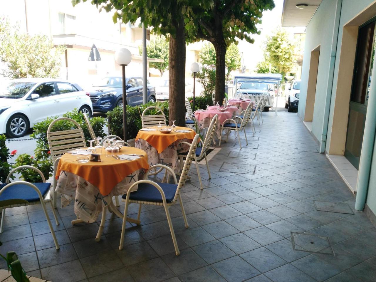 Hotel Marittimo Rimini Luaran gambar