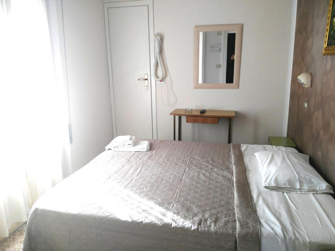 Hotel Marittimo Rimini Luaran gambar