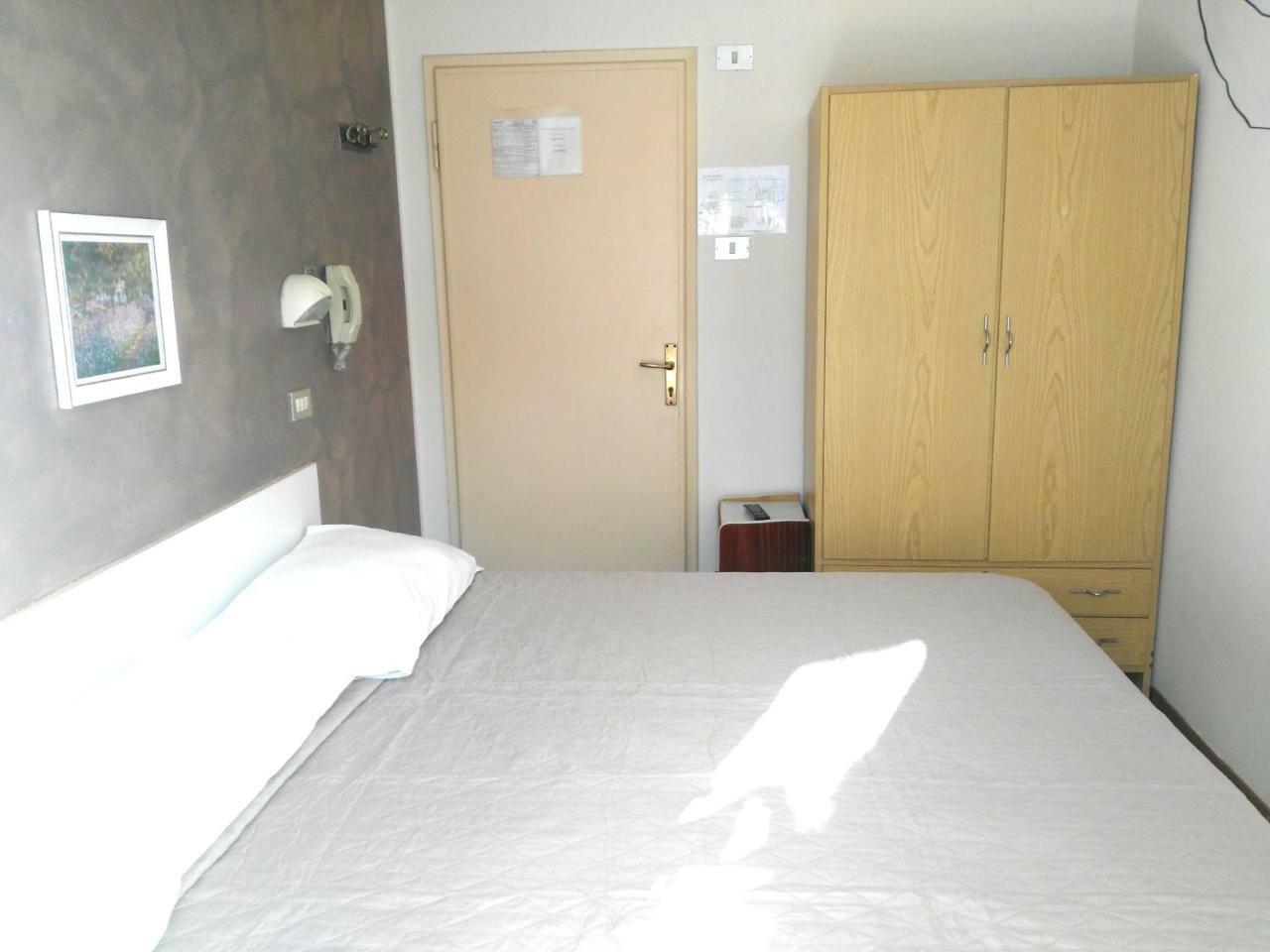 Hotel Marittimo Rimini Luaran gambar